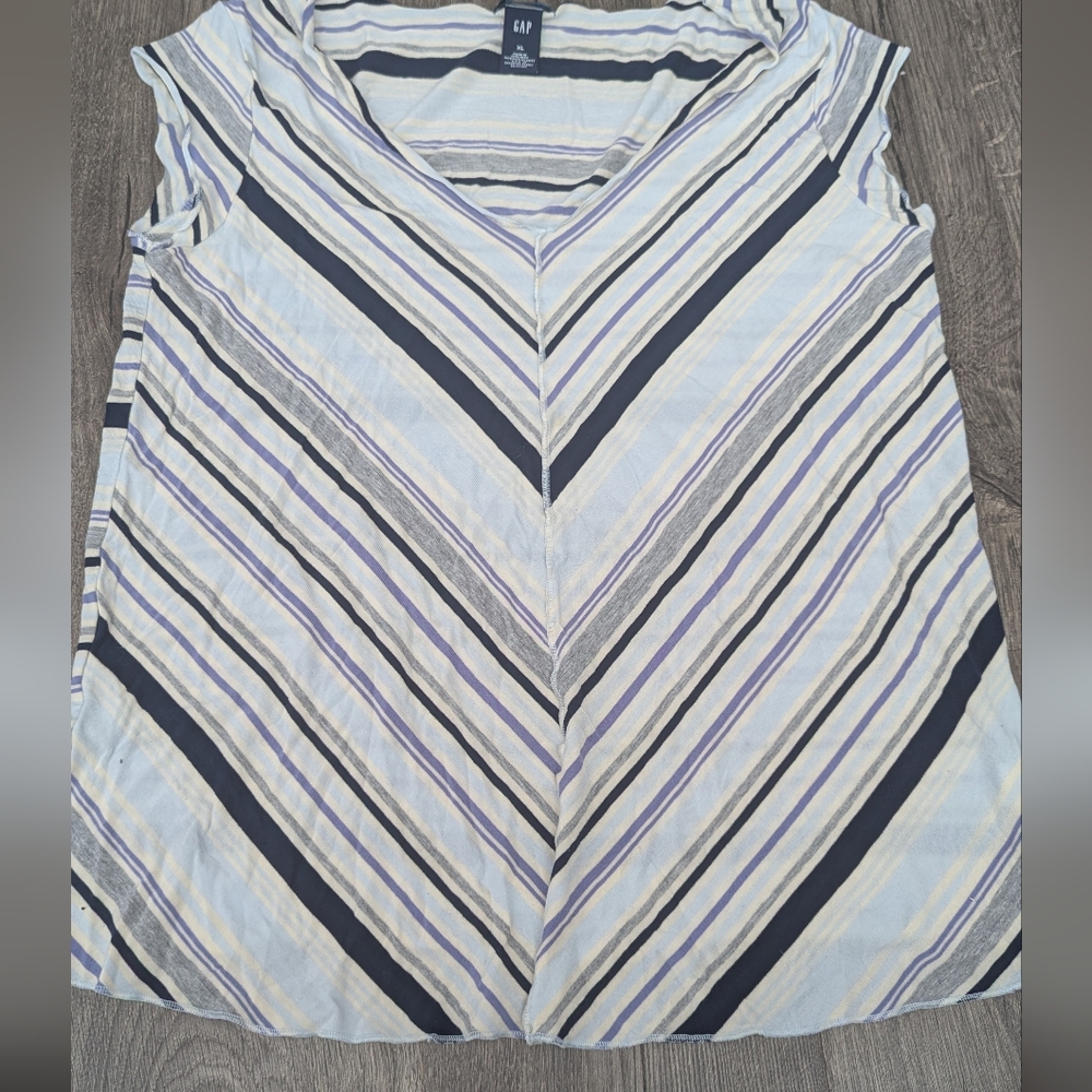 GAP Maternity Striped V-Neck